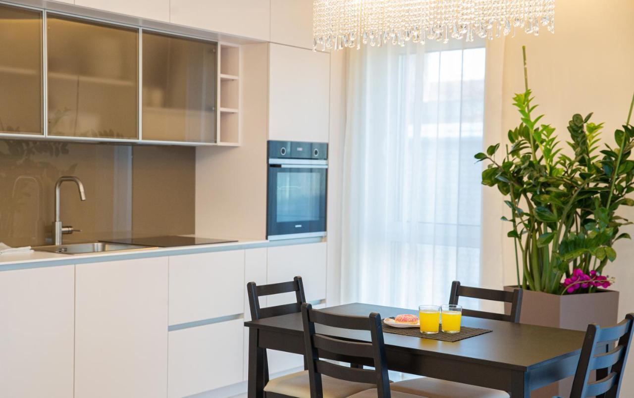 Luxurious Blue&Yellow Apartment In Kaunas Center Exterior foto