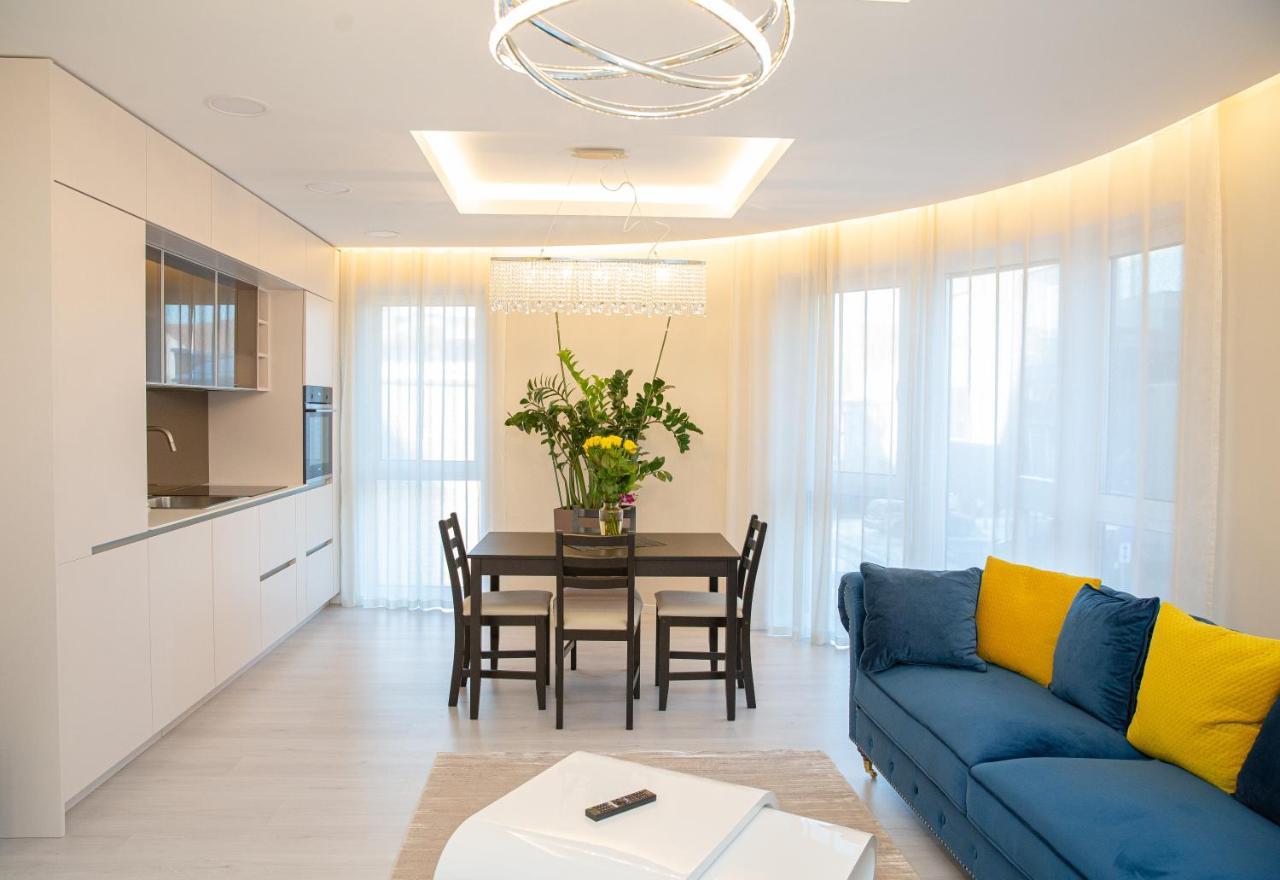 Luxurious Blue&Yellow Apartment In Kaunas Center Exterior foto