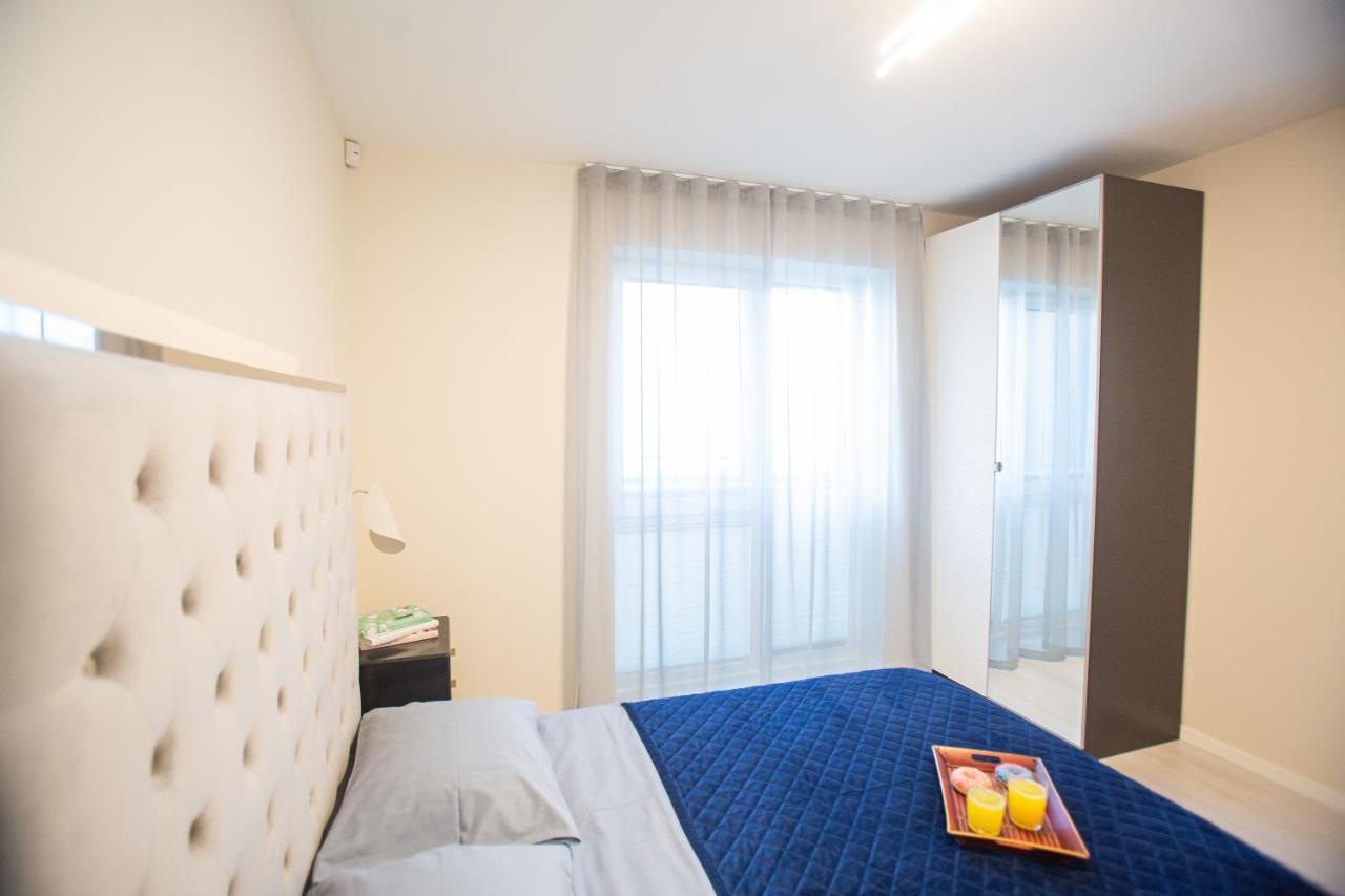 Luxurious Blue&Yellow Apartment In Kaunas Center Exterior foto