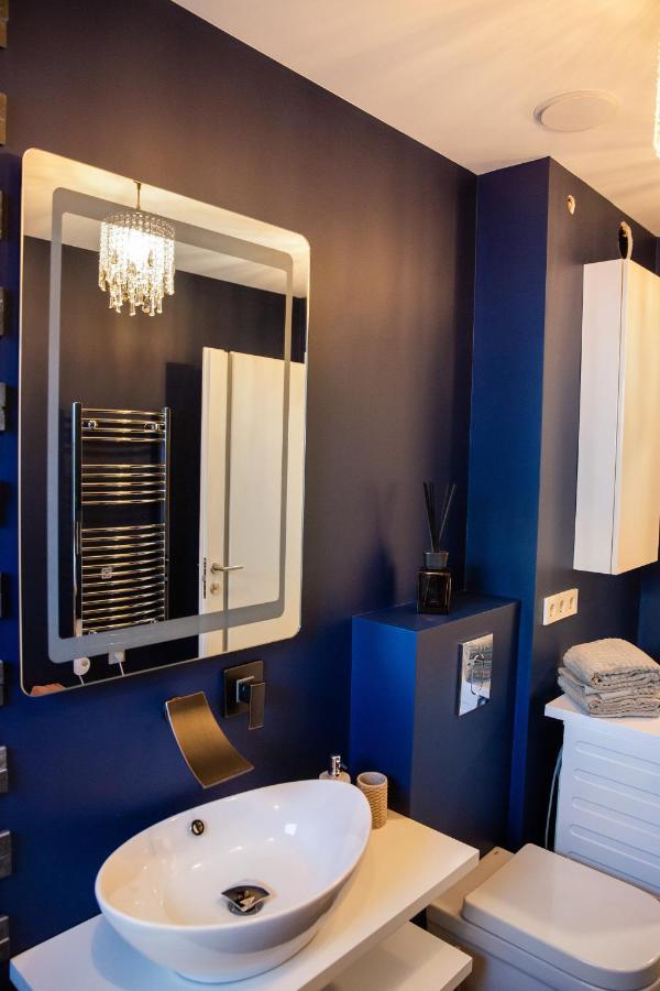 Luxurious Blue&Yellow Apartment In Kaunas Center Exterior foto