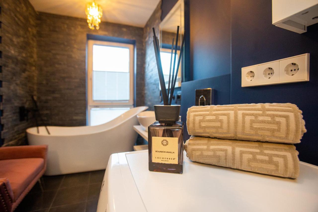 Luxurious Blue&Yellow Apartment In Kaunas Center Exterior foto